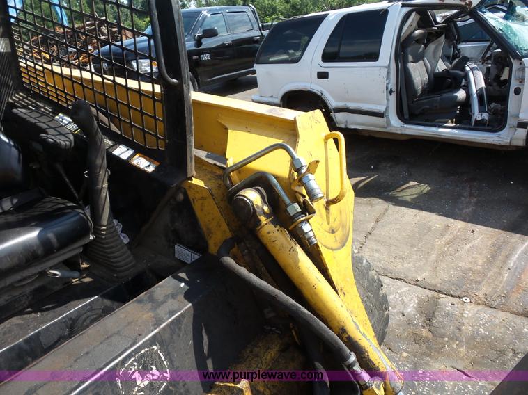 image for item BS9636 2005 John Deere 325 skid steer