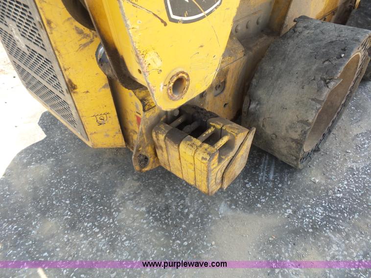 image for item BS9636 2005 John Deere 325 skid steer