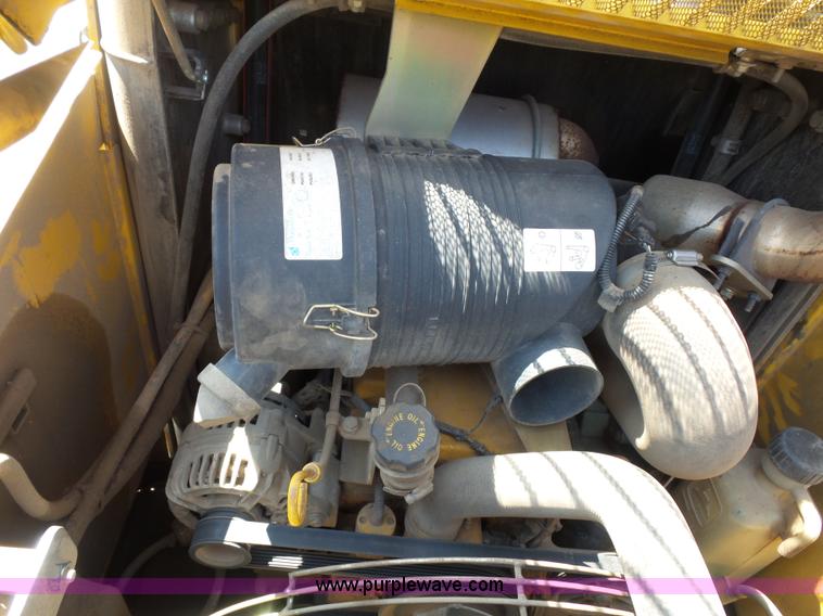 image for item BS9636 2005 John Deere 325 skid steer