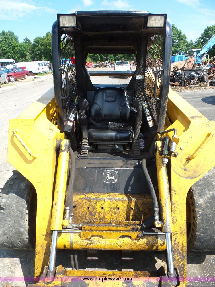 image for item BS9636 2005 John Deere 325 skid steer