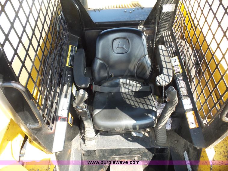 image for item BS9636 2005 John Deere 325 skid steer