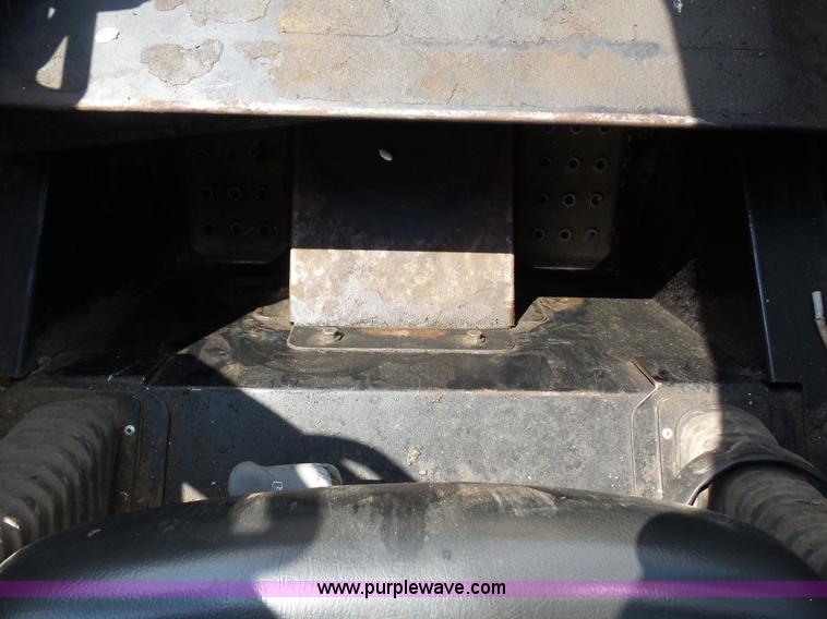 image for item BS9636 2005 John Deere 325 skid steer