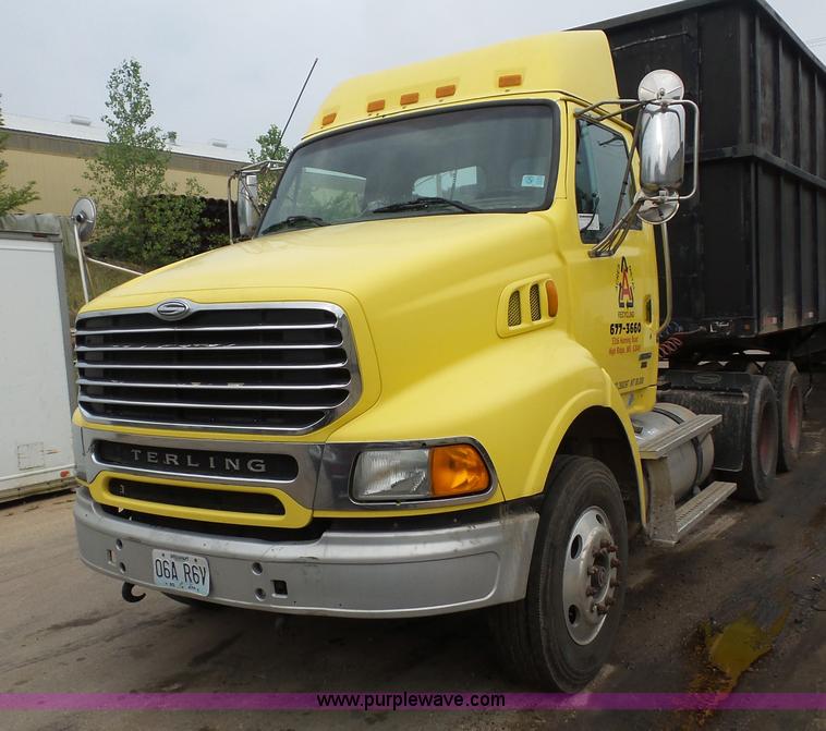 image for item BS9645 2006 Sterling A9500 semi truck