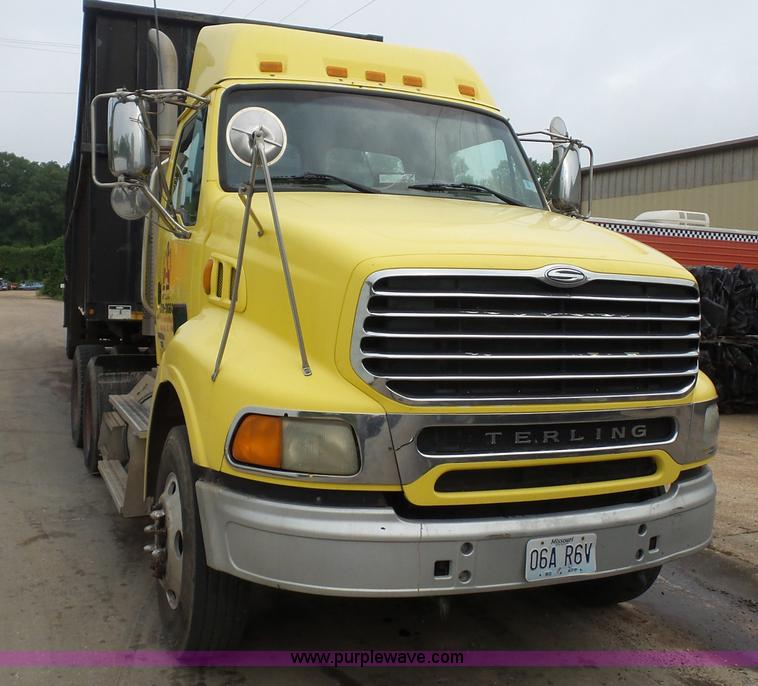 image for item BS9645 2006 Sterling A9500 semi truck