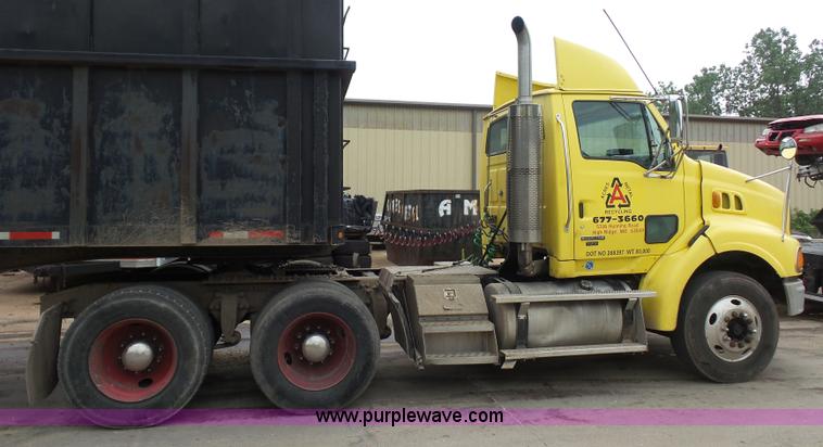 image for item BS9645 2006 Sterling A9500 semi truck