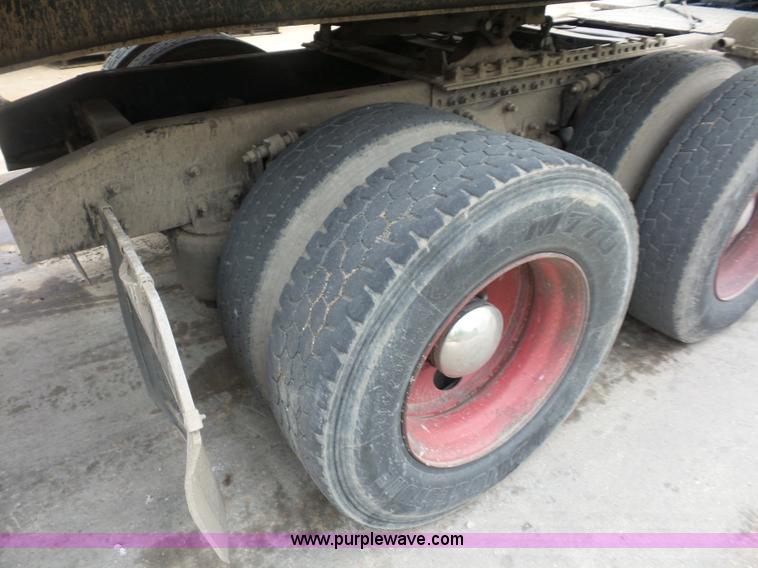 image for item BS9645 2006 Sterling A9500 semi truck