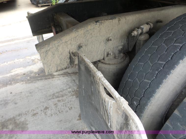 image for item BS9645 2006 Sterling A9500 semi truck