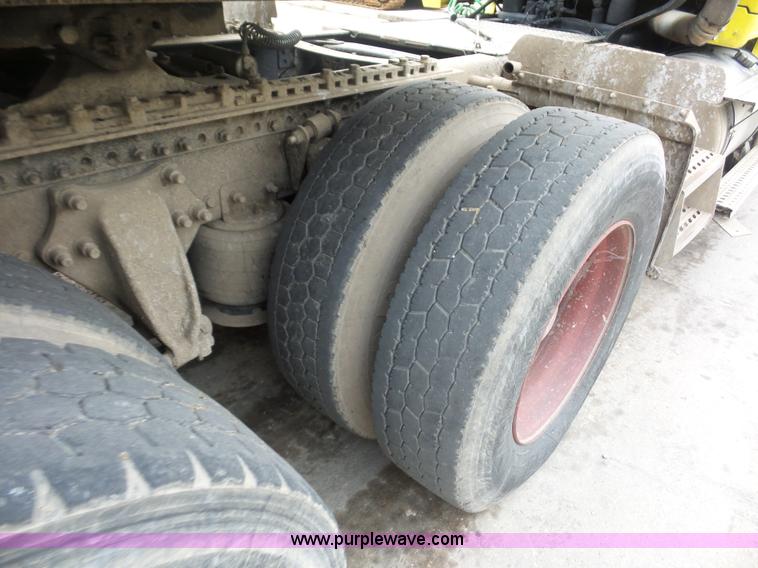 image for item BS9645 2006 Sterling A9500 semi truck