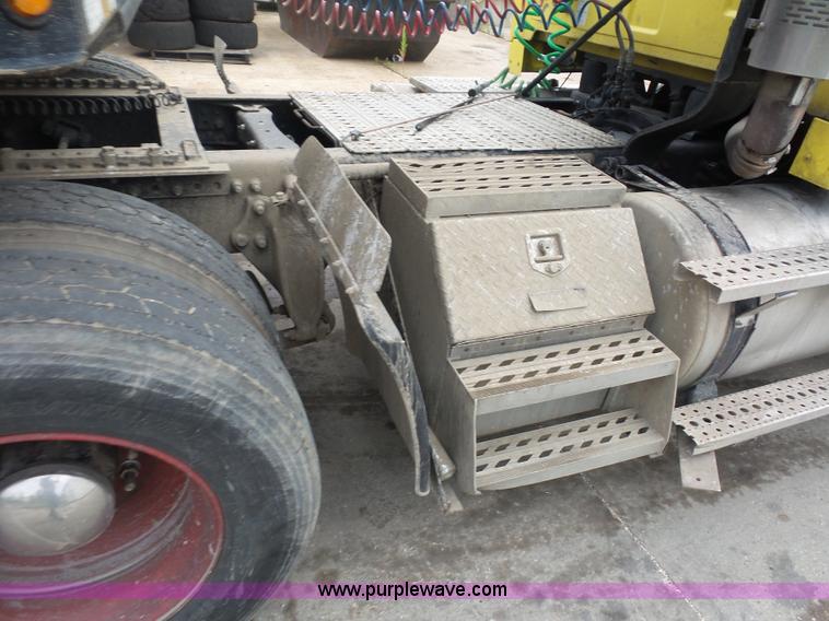 image for item BS9645 2006 Sterling A9500 semi truck