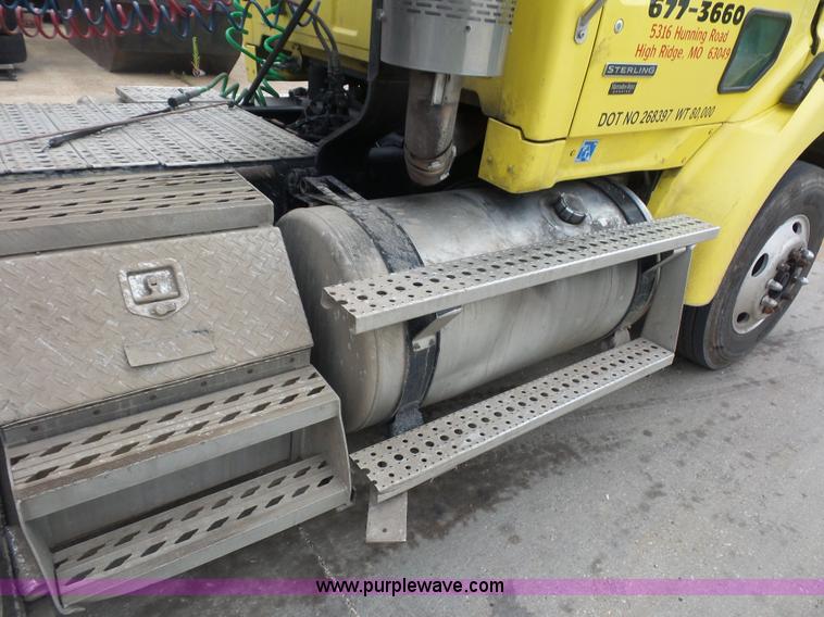 image for item BS9645 2006 Sterling A9500 semi truck