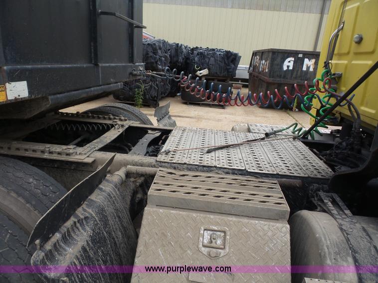 image for item BS9645 2006 Sterling A9500 semi truck