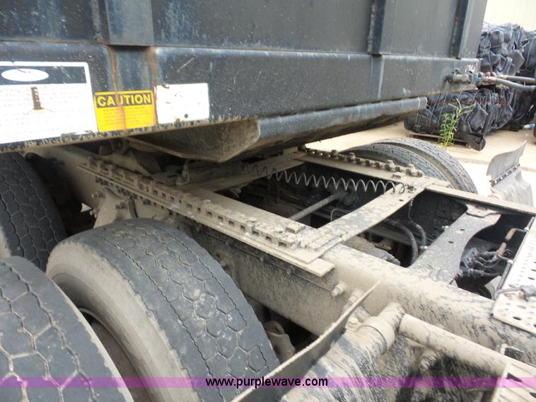 image for item BS9645 2006 Sterling A9500 semi truck