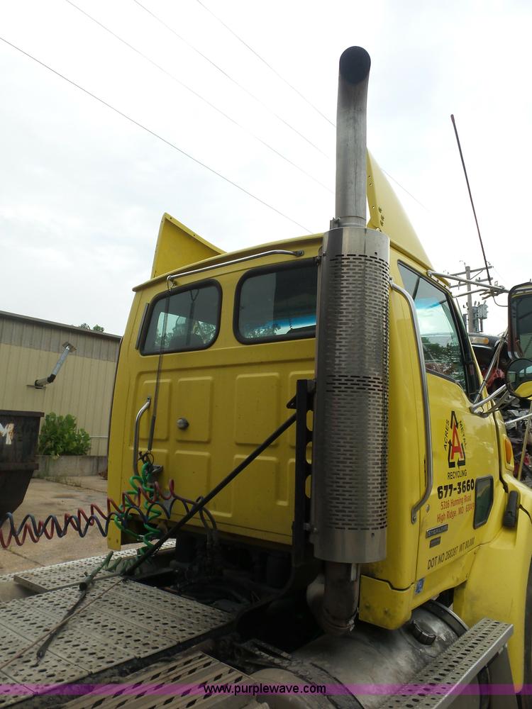 image for item BS9645 2006 Sterling A9500 semi truck