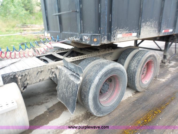 image for item BS9645 2006 Sterling A9500 semi truck