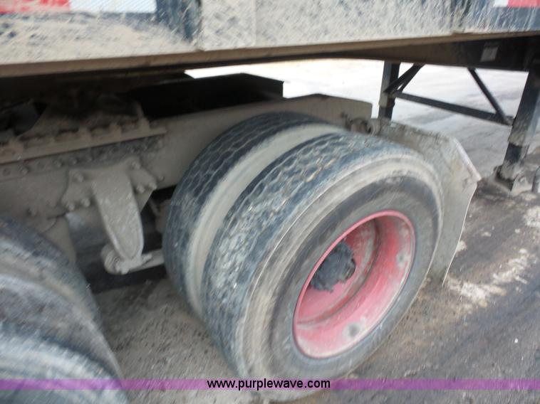 image for item BS9645 2006 Sterling A9500 semi truck