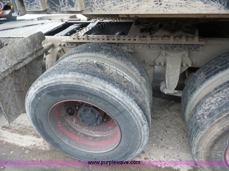 image for item BS9645 2006 Sterling A9500 semi truck