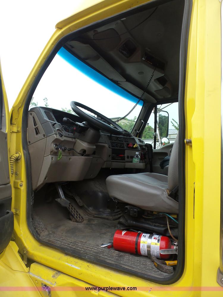 image for item BS9645 2006 Sterling A9500 semi truck