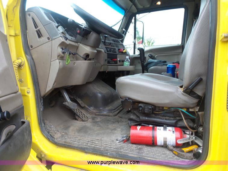 image for item BS9645 2006 Sterling A9500 semi truck