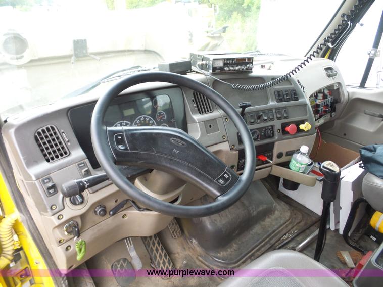 image for item BS9645 2006 Sterling A9500 semi truck