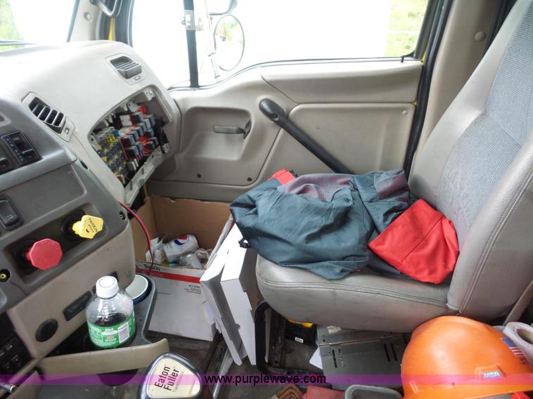 image for item BS9645 2006 Sterling A9500 semi truck