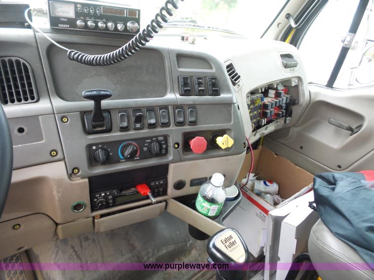 image for item BS9645 2006 Sterling A9500 semi truck