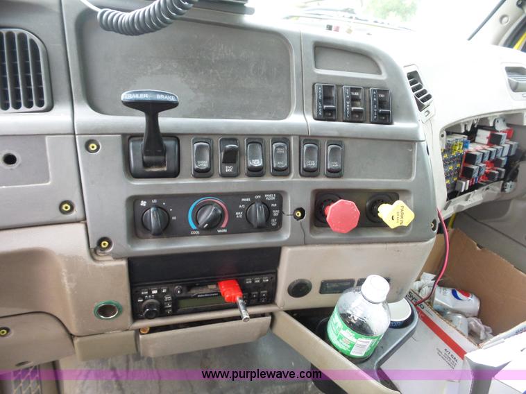 image for item BS9645 2006 Sterling A9500 semi truck