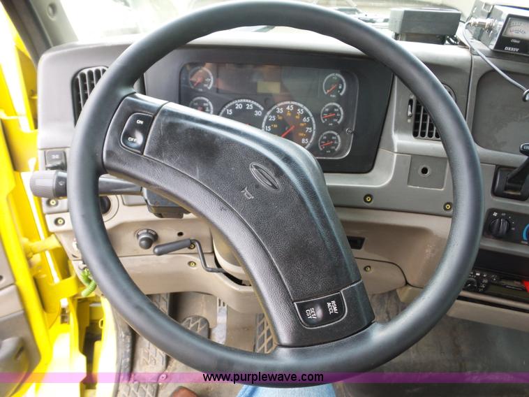 image for item BS9645 2006 Sterling A9500 semi truck