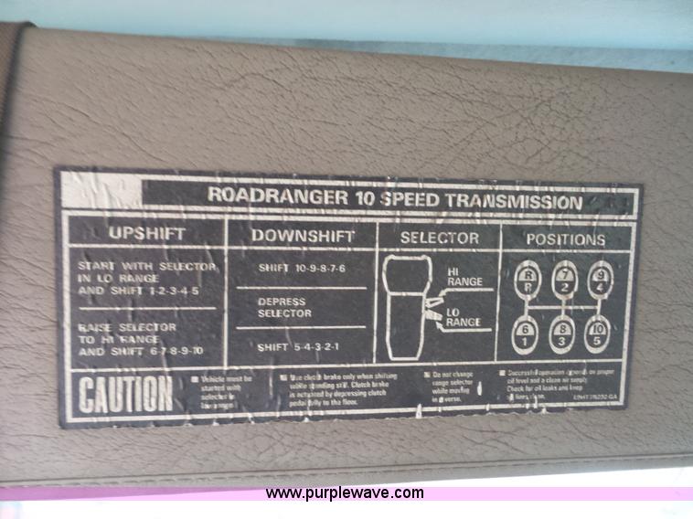 image for item BS9645 2006 Sterling A9500 semi truck