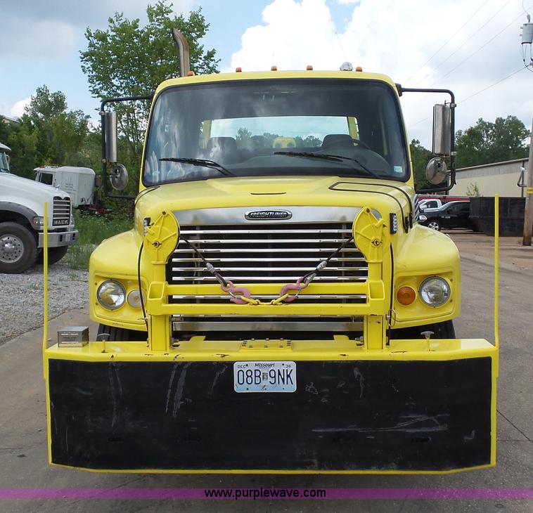 image for item BS9651 2009 Freightliner Business Class M2 wrecker truck
