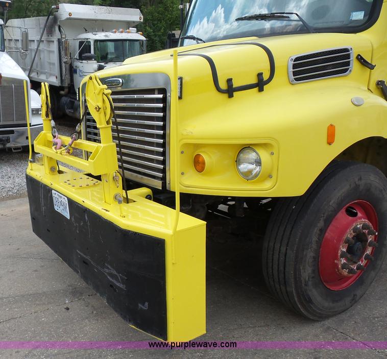 image for item BS9651 2009 Freightliner Business Class M2 wrecker truck