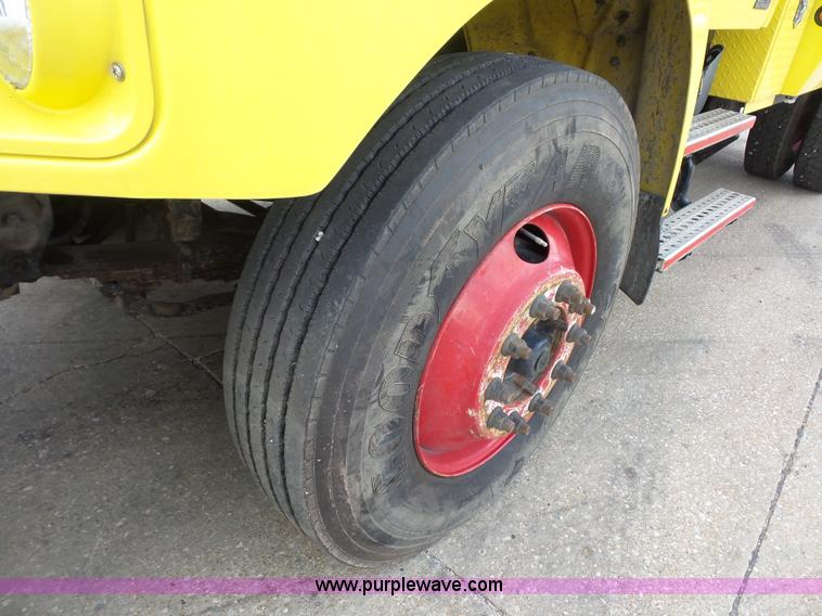 image for item BS9651 2009 Freightliner Business Class M2 wrecker truck