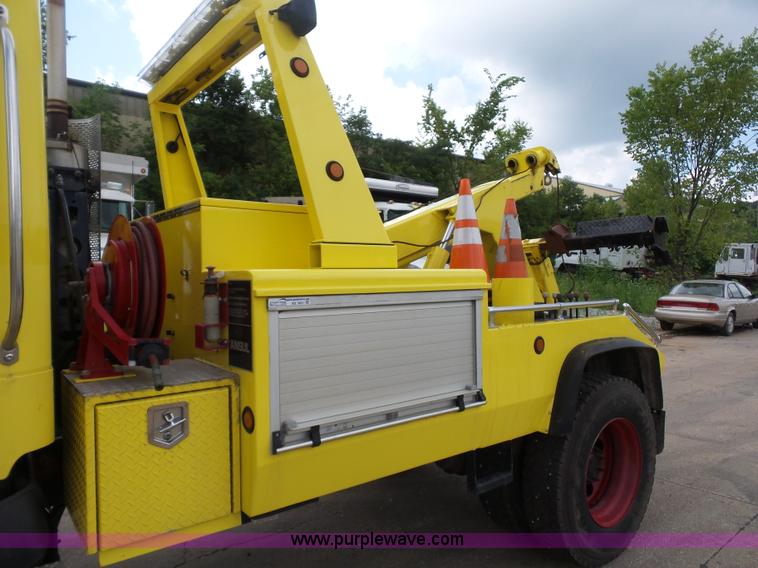 image for item BS9651 2009 Freightliner Business Class M2 wrecker truck