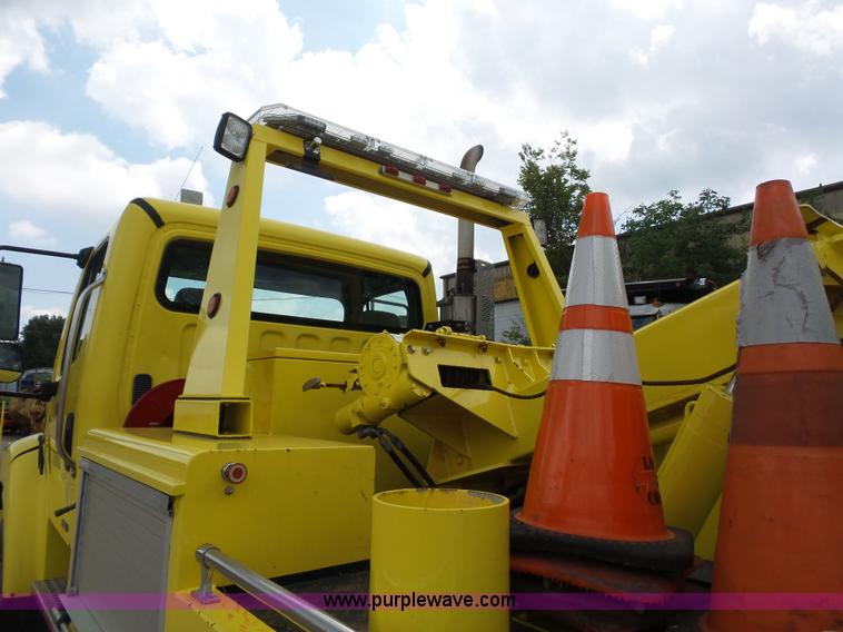 image for item BS9651 2009 Freightliner Business Class M2 wrecker truck