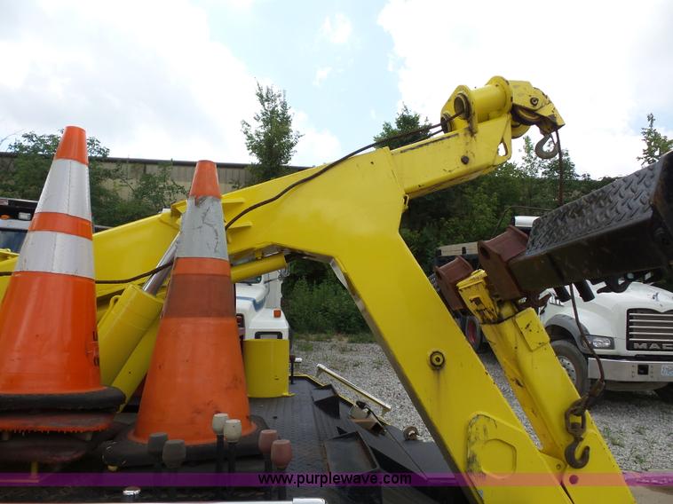 image for item BS9651 2009 Freightliner Business Class M2 wrecker truck