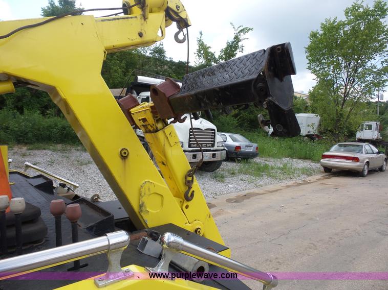 image for item BS9651 2009 Freightliner Business Class M2 wrecker truck