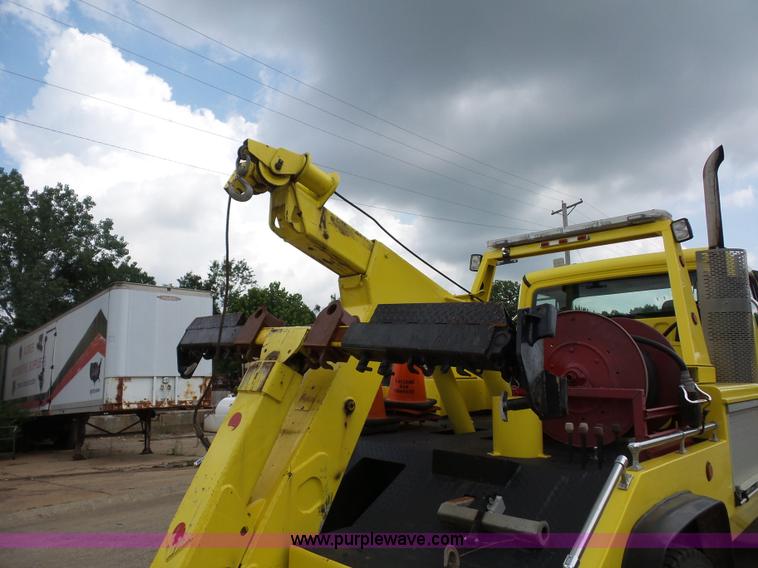 image for item BS9651 2009 Freightliner Business Class M2 wrecker truck