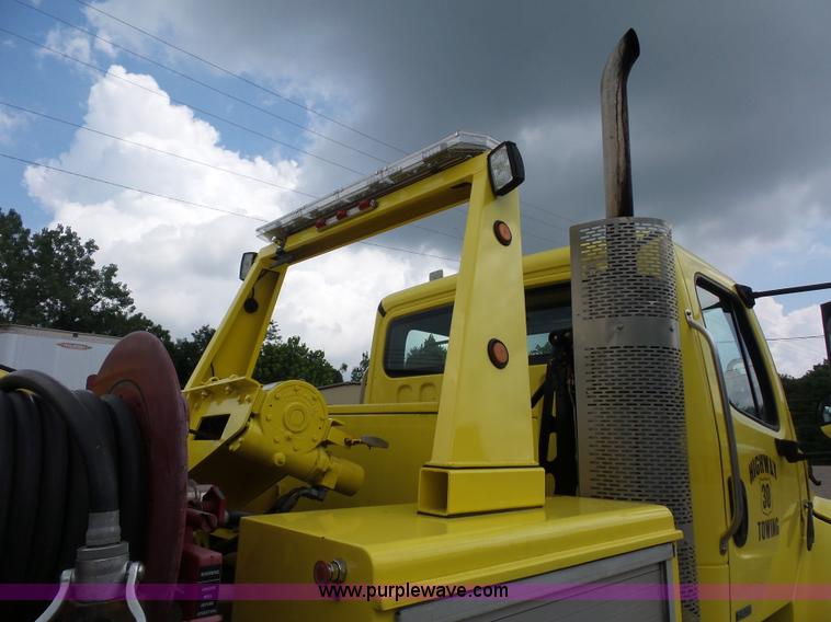 image for item BS9651 2009 Freightliner Business Class M2 wrecker truck