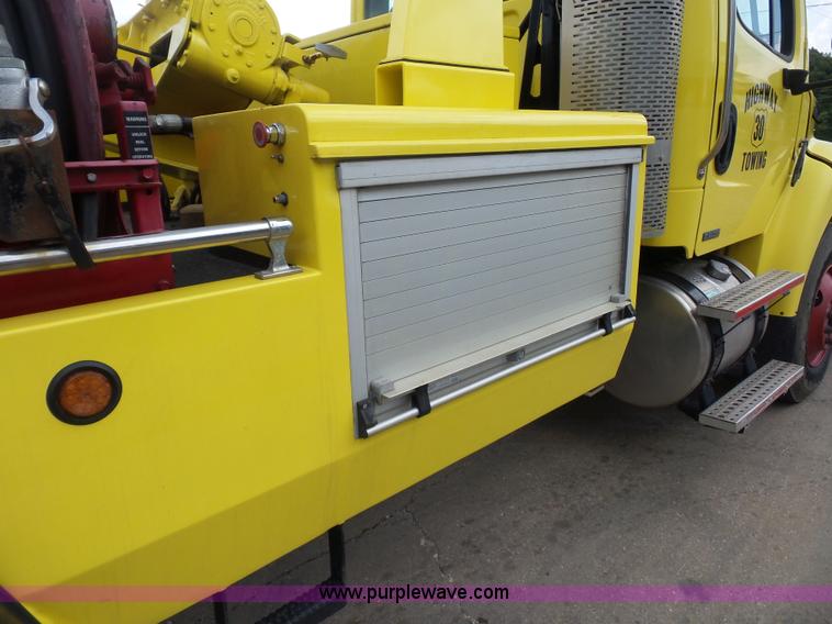 image for item BS9651 2009 Freightliner Business Class M2 wrecker truck