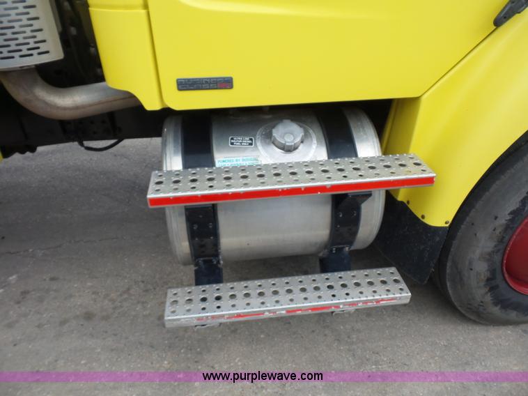 image for item BS9651 2009 Freightliner Business Class M2 wrecker truck