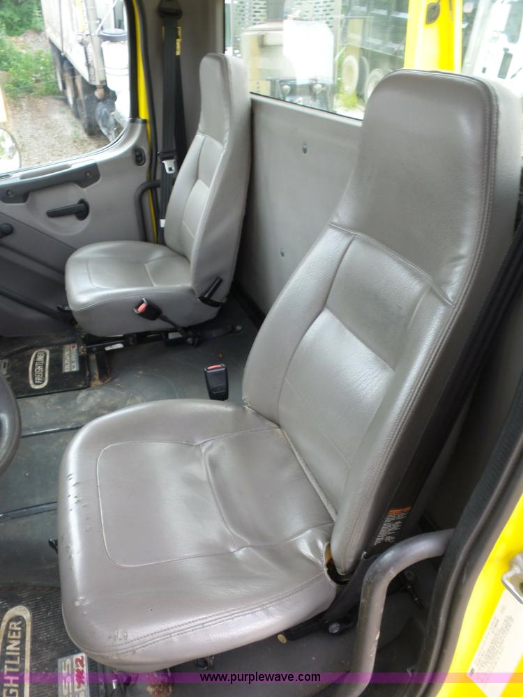 image for item BS9651 2009 Freightliner Business Class M2 wrecker truck