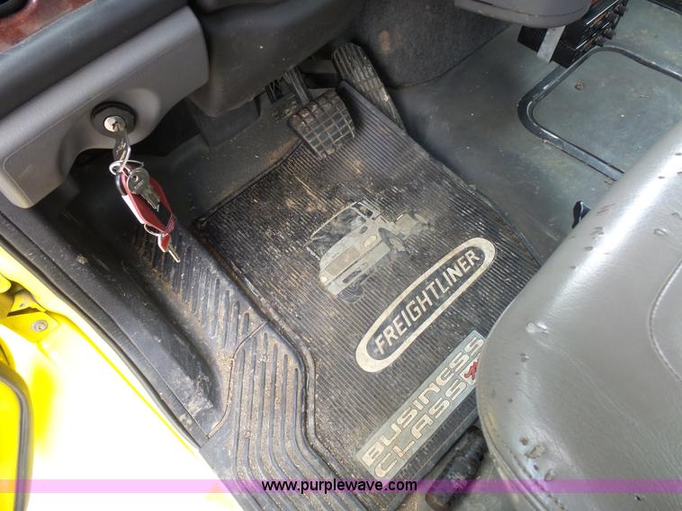 image for item BS9651 2009 Freightliner Business Class M2 wrecker truck