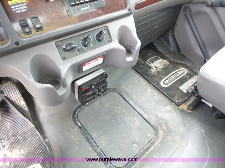 image for item BS9651 2009 Freightliner Business Class M2 wrecker truck