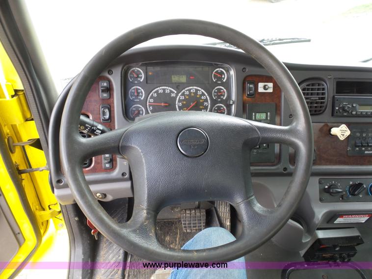 image for item BS9651 2009 Freightliner Business Class M2 wrecker truck