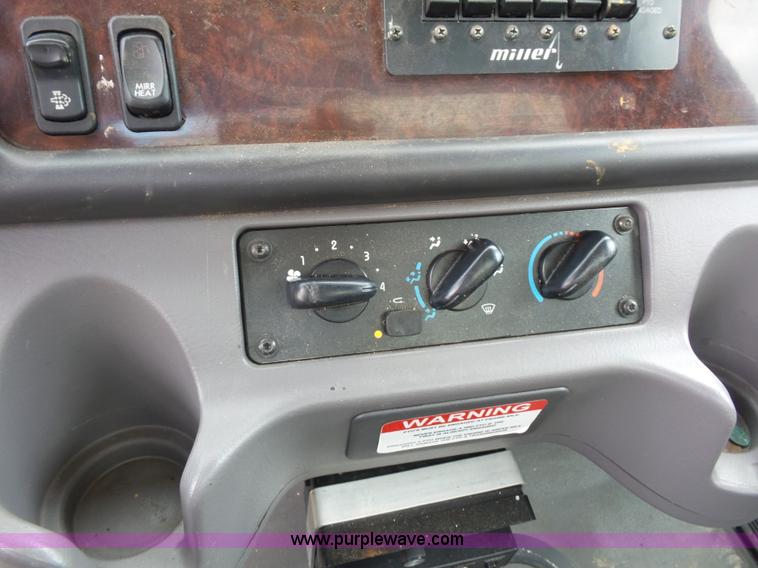 image for item BS9651 2009 Freightliner Business Class M2 wrecker truck