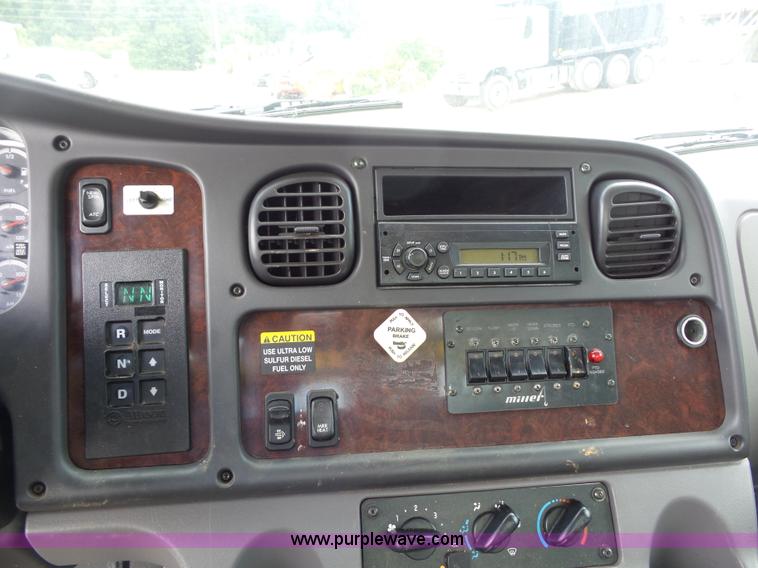 image for item BS9651 2009 Freightliner Business Class M2 wrecker truck