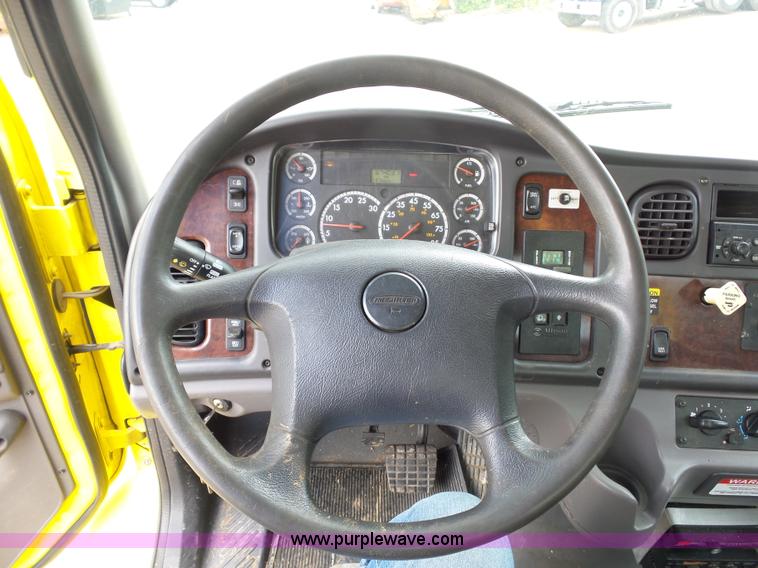 image for item BS9651 2009 Freightliner Business Class M2 wrecker truck