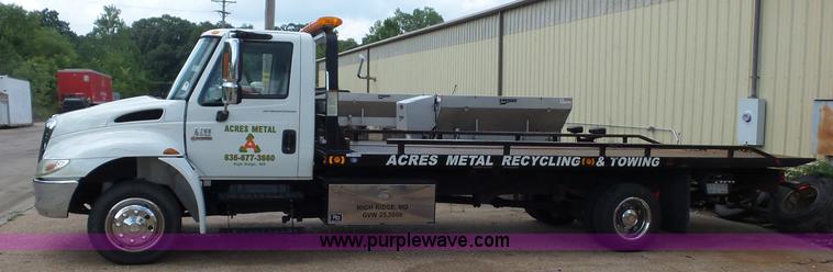 image for item BS9655 2005 International 4200 rollback truck