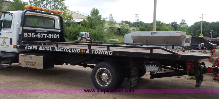 image for item BS9655 2005 International 4200 rollback truck