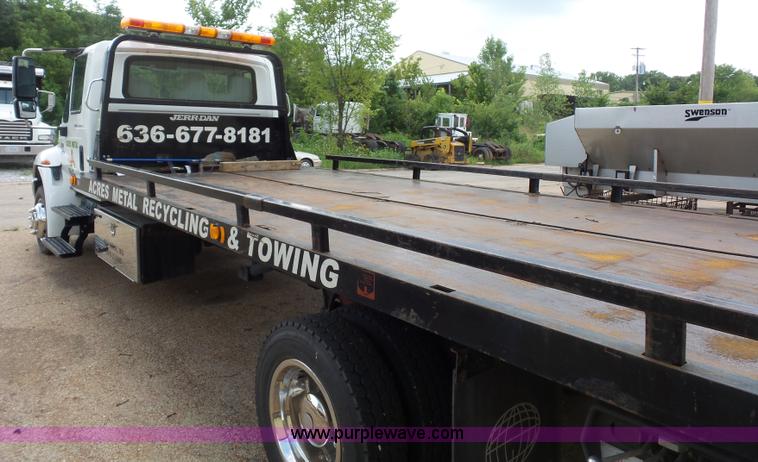 image for item BS9655 2005 International 4200 rollback truck