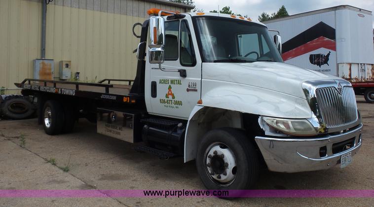 image for item BS9655 2005 International 4200 rollback truck